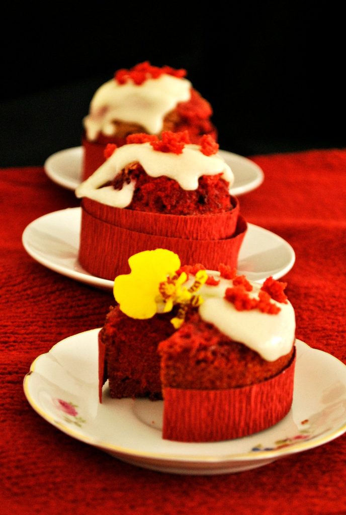 red-velvet-cupcakes-2p