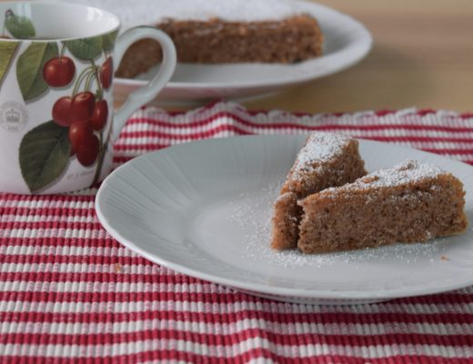 Torta senza glutine di albumi e cioccolato